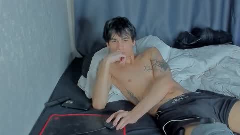 Snapshot of davisross chatting on October 26, 1:07 am davis online show from October 26, 1:07 am