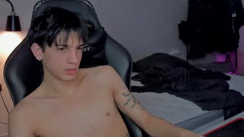 Snapshot of davisross chatting on January 26, 11:18 pm davis online show from January 26, 11:18 pm