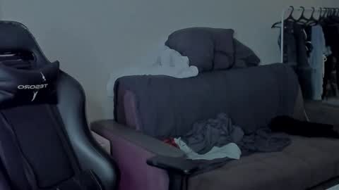 Snapshot of davisross chatting on December 11, 12:14 am davis online show from December 11, 12:14 am