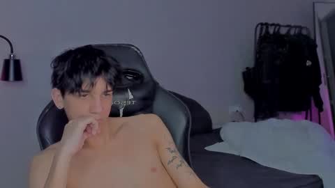 Snapshot of davisross chatting on January 27, 11:33 pm davis online show from January 27, 11:33 pm