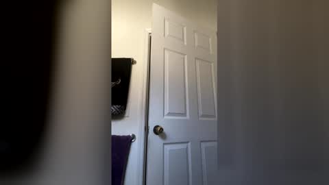 DeeDemi online show from April 22, 7:40 pm