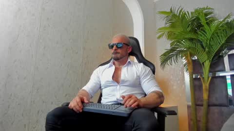 dennis_cox_ online show from January 8, 12:26 pm