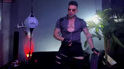 dennis_cox_ online show from January 18, 6:04 am