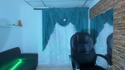 Snapshot of dereck_boy8 chatting on September 10, 10:19 pm Dereck Boy online show from September 10, 10:19 pm