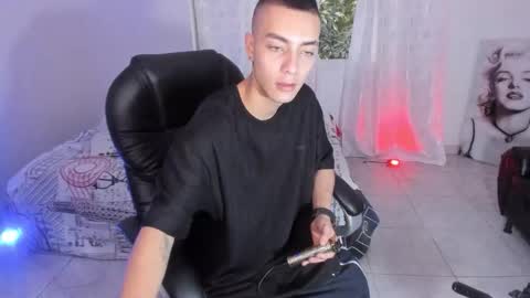 Snapshot of dereck_boy8 chatting on October 14, 9:55 pm Dereck Boy online show from October 14, 9:55 pm