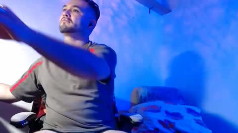 Dereck Mills3 online show from April 26, 2:42 am