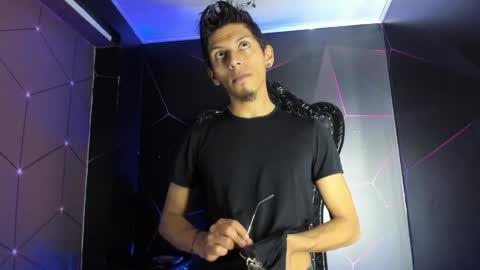 Dereck online show from May 4, 3:52 am
