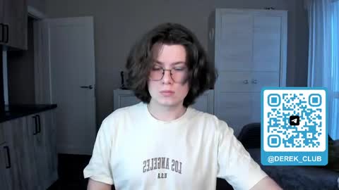 Derek online show from April 25, 4:26 pm