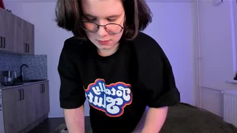 Derek online show from March 4, 7:54 pm