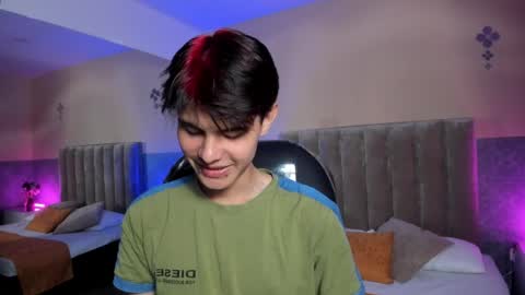 derek_sinn online show from April 22, 8:13 pm