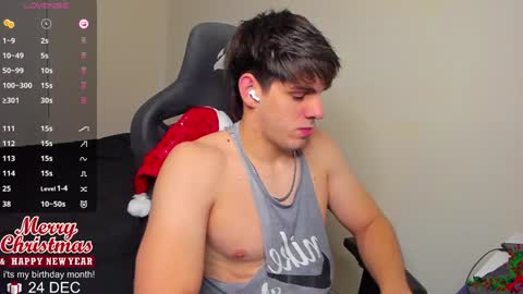 Snapshot of derekcb chatting on December 11, 1:44 pm Derekcb online show from December 11, 1:44 pm