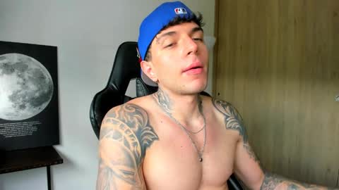 derekmuller11 online show from April 23, 4:09 pm