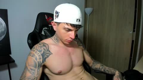 derekmuller11 online show from April 3, 11:12 pm