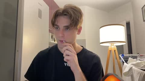 devilnut1 online show from January 30, 2:38 am