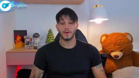 Snapshot of deymon_scott chatting on December 13, 10:02 pm JULIAN online show from December 13, 10:02 pm