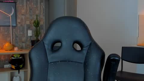 JULIAN online show from May 2, 2:03 am