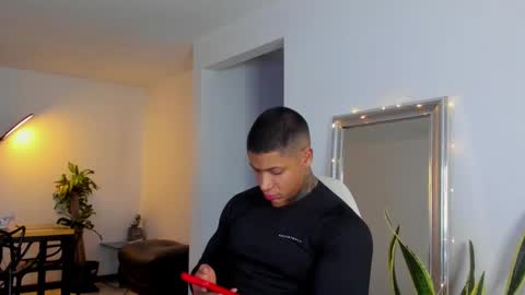 Snapshot of diagostone chatting on December 22, 12:07 am Diego online show from December 22, 12:07 am