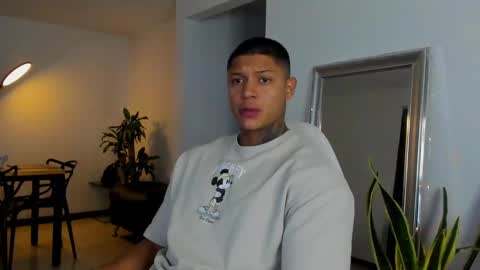 Snapshot of diagostone chatting on December 23, 2:24 am Diego online show from December 23, 2:24 am