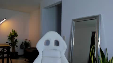 Snapshot of diagostone chatting on December 2, 10:21 pm Diego online show from December 2, 10:21 pm