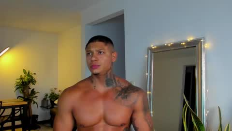 Snapshot of diagostone chatting on December 6, 10:30 pm Diego online show from December 6, 10:30 pm