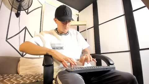 diamondss_1 online show from May 18, 8:35 pm