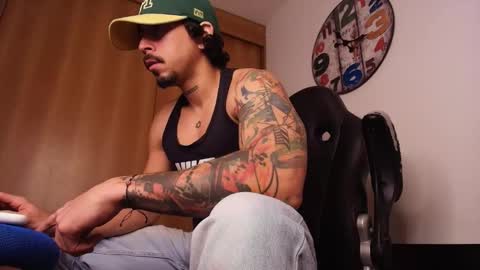 Snapshot of dickdamian_ chatting on October 2, 7:56 am Damin online show from October 2, 7:56 am