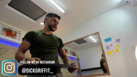 Snapshot of dickgriffith chatting on February 13, 12:21 pm Dick Griffith online show from February 13, 12:21 pm
