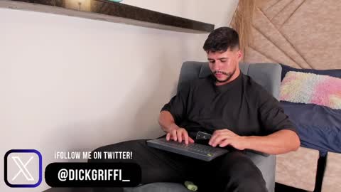 Snapshot of dickgriffith chatting on January 17, 9:43 pm Dick Griffith online show from January 17, 9:43 pm