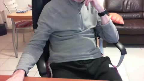 didonc from france..... online show from April 25, 7:55 pm