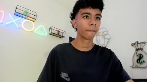 dikey_18 online show from February 10, 7:28 pm