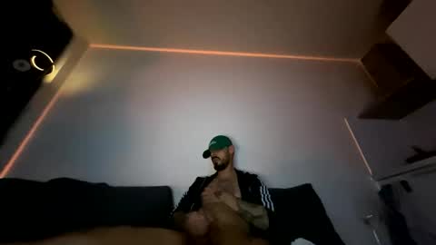 Snapshot of dmoeni chatting on October 21, 1:31 am Azier online show from October 21, 1:31 am