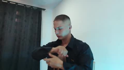 Domimick Crawford online show from December 24, 7:55 pm