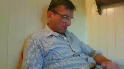 domi94300 online show from April 25, 6:38 pm