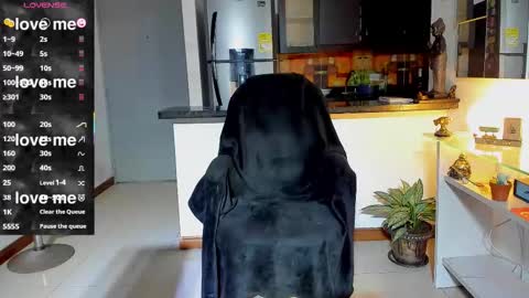 Snapshot of dominic_joness chatting on October 7, 1:32 am SANTI independent model online show from October 7, 1:32 am