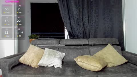 Snapshot of dominic_joness chatting on December 20, 11:37 pm SANTI independent model online show from December 20, 11:37 pm