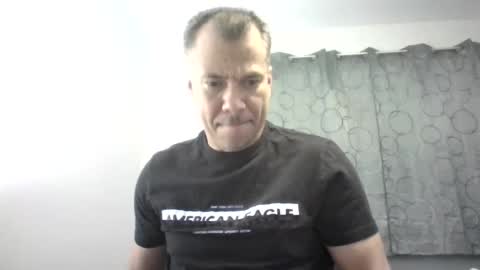 Snapshot of dominicanorico chatting on January 2, 4:41 am luis online show from January 2, 4:41 am