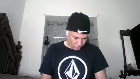 luis online show from April 20, 12:57 am