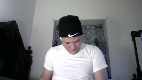 luis online show from April 4, 6:16 pm