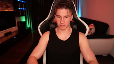 Dorian Reyes online show from October 21, 9:50 pm