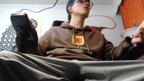 Snapshot of douglas_drake chatting on January 16, 3:23 am douglas_drake online show from January 16, 3:23 am