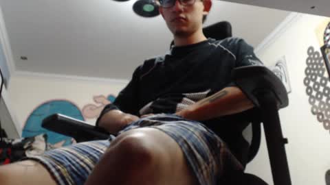 Snapshot of douglas_drake chatting on February 6, 4:42 am douglas_drake online show from February 6, 4:42 am