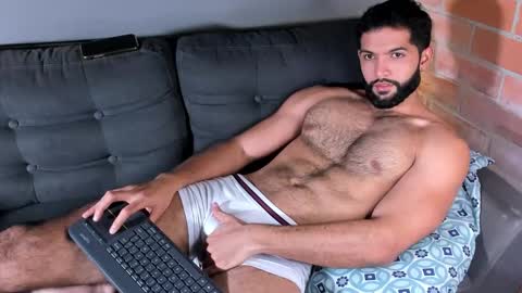Snapshot of douglasskingjr chatting on October 17, 6:01 pm douglasskingjr online show from October 17, 6:01 pm