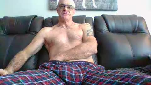 Snapshot of doum1122 chatting on February 3, 1:30 pm doum1122 online show from February 3, 1:30 pm