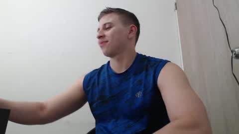 draco_boy2000 online show from April 22, 11:20 pm