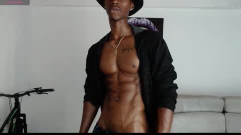 Snapshot of drake_brown_23 chatting on October 13, 12:38 am Drake 23 online show from October 13, 12:38 am
