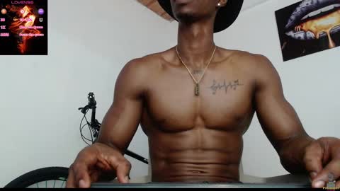 Snapshot of drake_brown_23 chatting on March 1, 12:50 am Drake 23 online show from March 1, 12:50 am