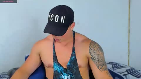 Snapshot of drake_xion1 chatting on February 19, 10:20 pm drake_xion1 online show from February 19, 10:20 pm