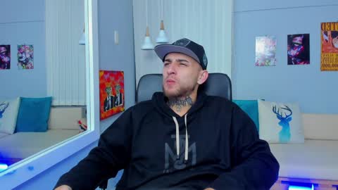 Snapshot of drako_lamar chatting on December 6, 12:49 pm Drako online show from December 6, 12:49 pm