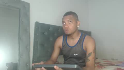 Snapshot of drako_monstercock chatting on December 5, 7:40 pm drako_monstercock online show from December 5, 7:40 pm