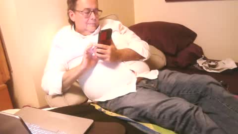 Snapshot of drfeelgood777 chatting on December 8, 3:53 am Dr. Feelgood online show from December 8, 3:53 am